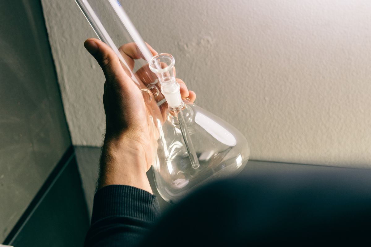 How Much Water Do You Put In A Bong?