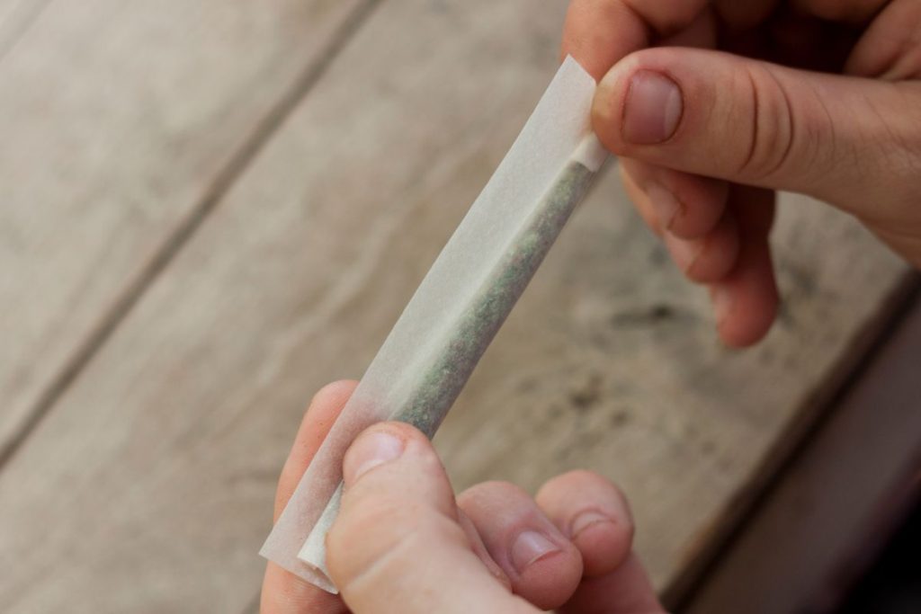 How To Roll A Joint Without A Filter