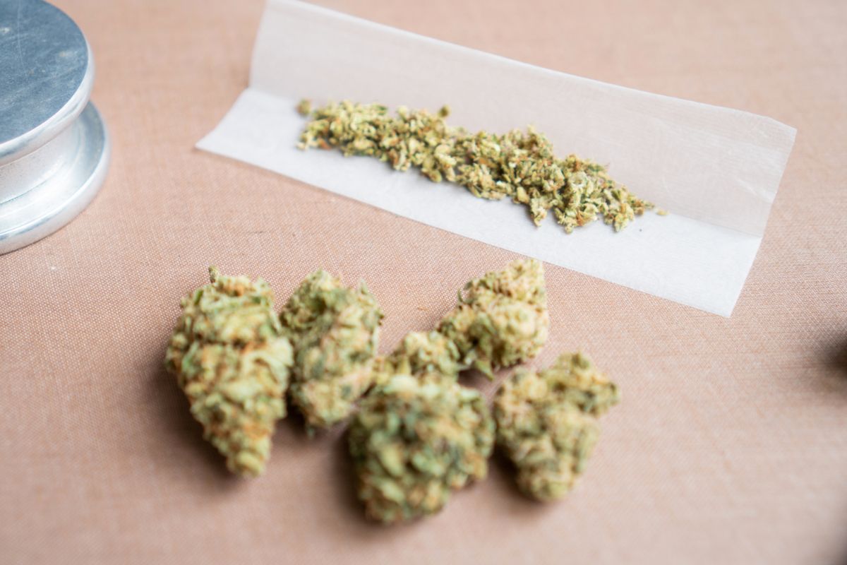 The Real Difference Between Low, Mid, And Top Shelf Weed (Fully Explained)