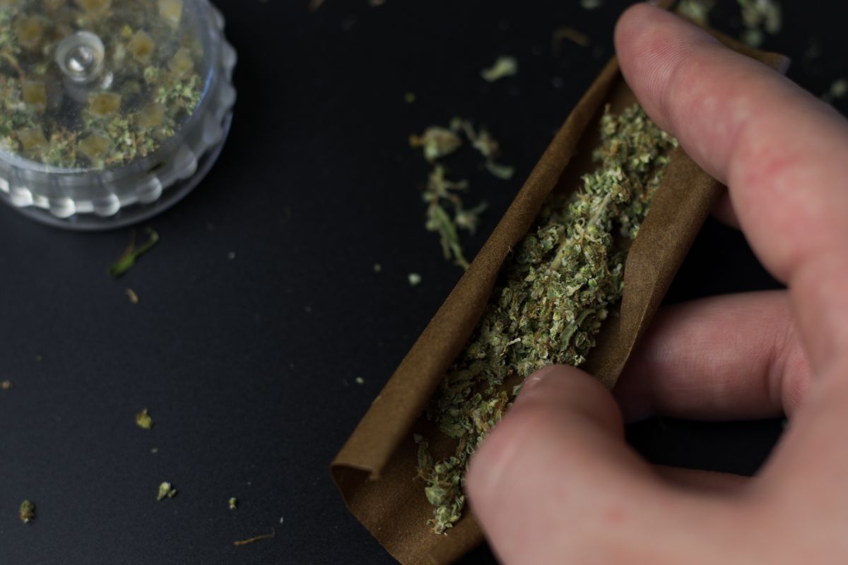 Ways To Smoke Weed Without A Pipe Or Papers (Everything You Need To Know)